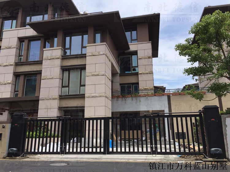 鎮(zhèn)江出安智能懸浮折疊門(mén)進(jìn)駐鎮(zhèn)江市萬(wàn)科藍(lán)山別墅