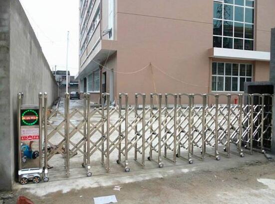 金華出安智能電動伸縮門安裝在金華市建設技工學校大門口