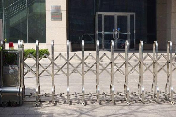 金華出安智能伸縮門點綴友誼家具