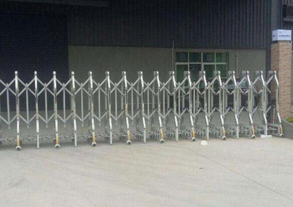 滄州出安智能伸縮門成為滄州大化集團(tuán)有限責(zé)任公司的門柱