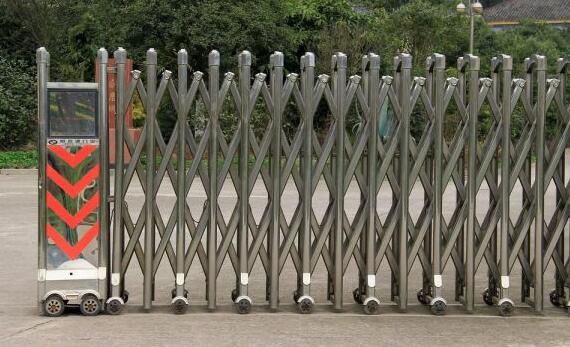 滄州出安智能電動伸縮門點(diǎn)綴滄縣職業(yè)技術(shù)教育中心