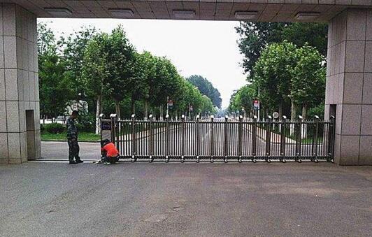 邯鄲市三泰膠業(yè)有限公司成功安裝邯鄲出安智能伸縮門(mén)