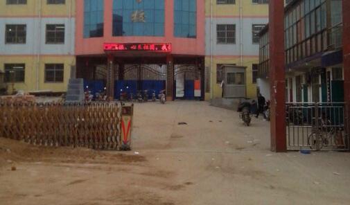 邯鄲出安智能伸縮門(mén)成為邯鄲市明山學(xué)校的門(mén)柱