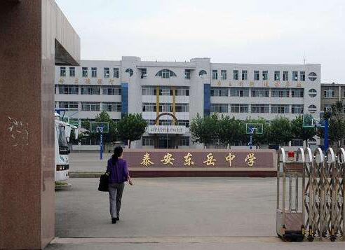 泰安出安智能伸縮門(mén)給泰安東岳中學(xué)不一樣的體驗(yàn)