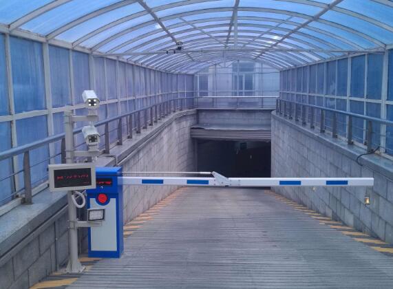 威海車牌識別一體機助力汽車智慧門店新升級