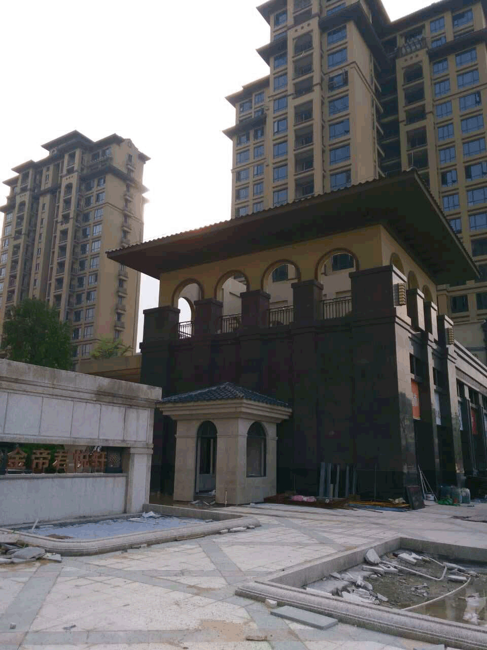 中山出安智能陽(yáng)臺(tái)護(hù)欄進(jìn)駐中山金帝君悅軒