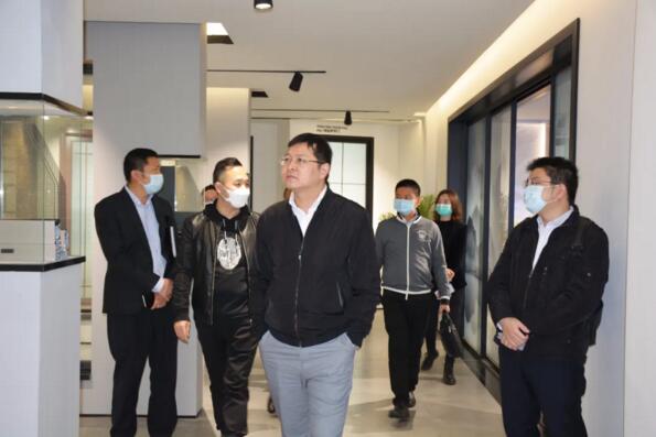 區(qū)、鎮(zhèn)政府領(lǐng)導(dǎo)蒞臨榮高門窗慰問走訪