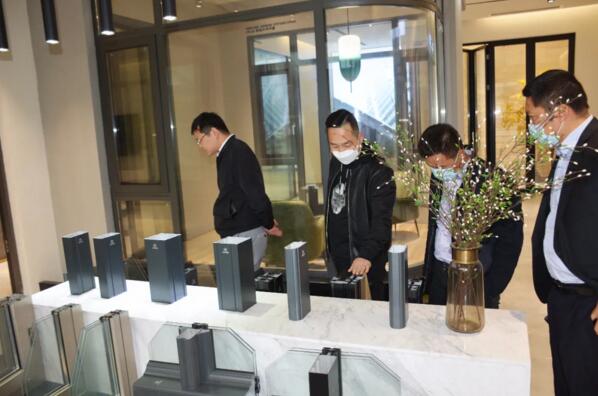 區(qū)、鎮(zhèn)政府領(lǐng)導(dǎo)蒞臨榮高門窗慰問走訪