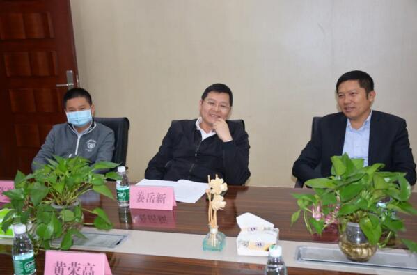 區(qū)、鎮(zhèn)政府領(lǐng)導(dǎo)蒞臨榮高門窗慰問走訪