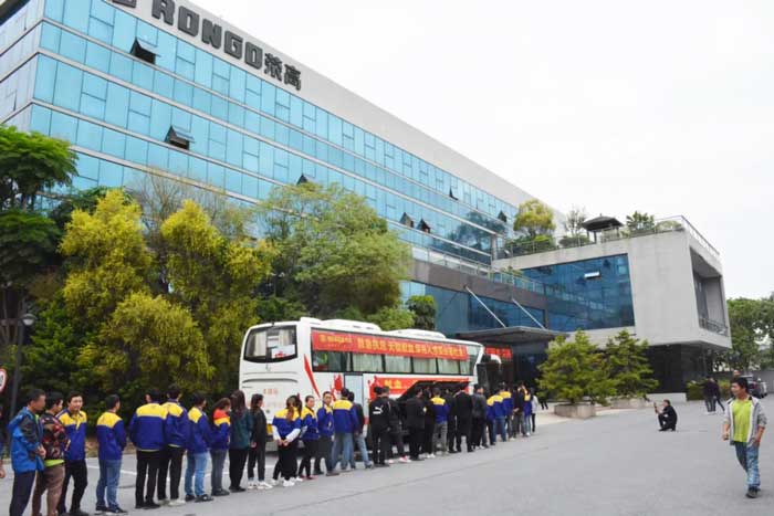 榮高門窗組織全體員工參加無(wú)償獻(xiàn)血獻(xiàn)愛(ài)心活動(dòng)