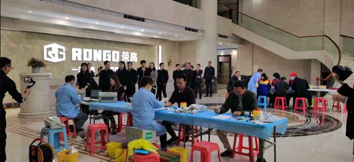 榮高門窗組織全體員工參加無(wú)償獻(xiàn)血獻(xiàn)愛(ài)心活動(dòng)