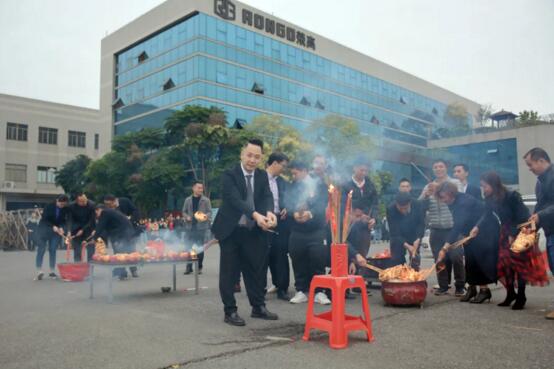 榮高開門紅！2021繼續(xù)奮斗，勇往直前，創(chuàng)造更加燦爛的輝煌！
