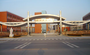 北京龍旺莊學(xué)校伸縮門工程案例 - 中出網(wǎng)-智能出入口與停車充電門戶