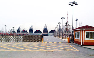 滄州體育館伸縮門工程案例 - 中出網(wǎng)-智能出入口與停車充電門戶