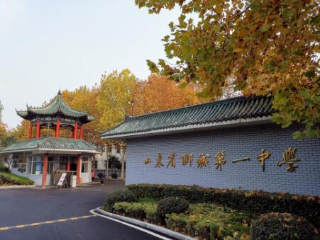 聊城出安智能升降柱為聊城第一中學(xué)添加色彩