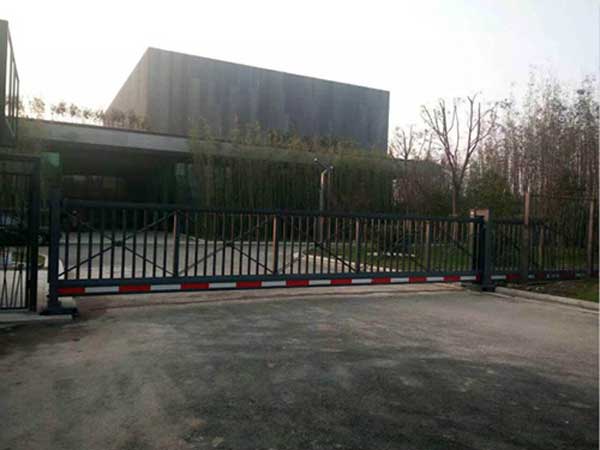 衡陽奧星游泳館懸浮平移門案例 - 中出網(wǎng)-智能出入口與停車充電門戶