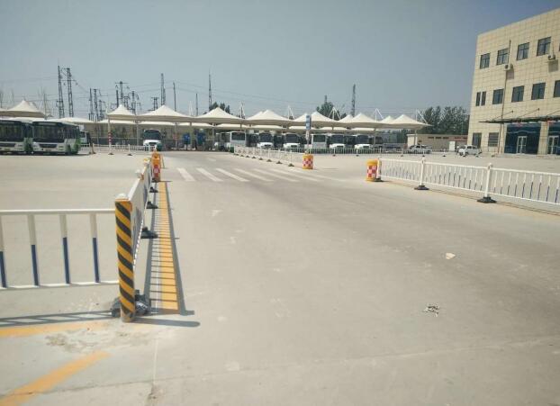 熱烈祝賀菏澤出安智能道路護(hù)欄進(jìn)駐菏澤東明縣運(yùn)輸公司客運(yùn)站