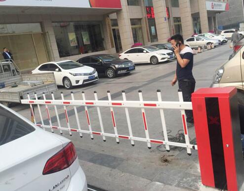 許昌怡通集團欄柵道閘案例 - 中出網(wǎng)-智能出入口與停車充電門戶