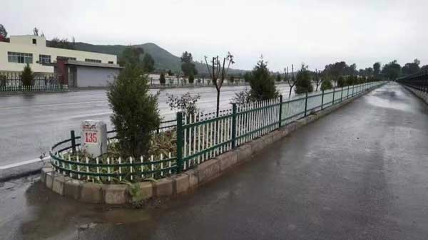 宿遷揚(yáng)子江路護(hù)欄案例 - 中出網(wǎng)-智能出入口與停車(chē)充電門(mén)戶(hù)