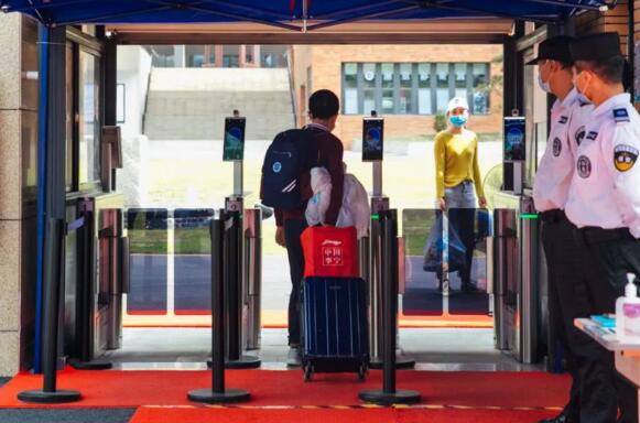 捷順?lè)酪摺昂诳萍肌绷料啻髞啚惩鈬?guó)語(yǔ)學(xué)校