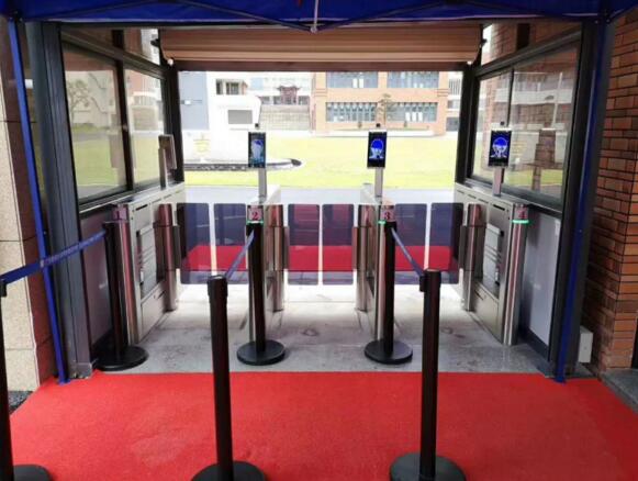 捷順?lè)酪摺昂诳萍肌绷料啻髞啚惩鈬?guó)語(yǔ)學(xué)校