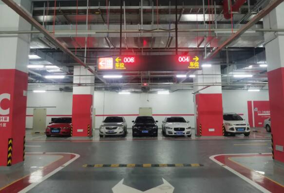 地下三層共2600+個(gè)車位，如何快速找到停車位？