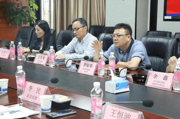 捷順科技總經(jīng)理趙勇、副總經(jīng)理何軍向李喻春一行作了工作匯報(bào)