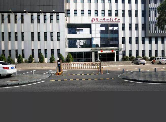 開啟“潮汐模式”入口、出口靈活變身