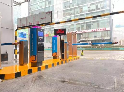 捷停車·云托管落地方正國際大廈，創(chuàng)新車場智慧管理