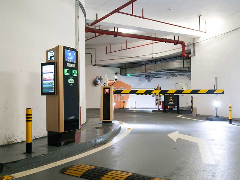 深圳華強(qiáng)北九方購物中心停車場系統(tǒng)案例 - 中出網(wǎng)-智能出入口與停車充電門戶