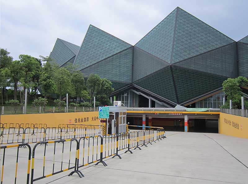 龍崗大運(yùn)體育館停車場(chǎng)系統(tǒng)案例 - 中出網(wǎng)-智能出入口與停車充電門戶