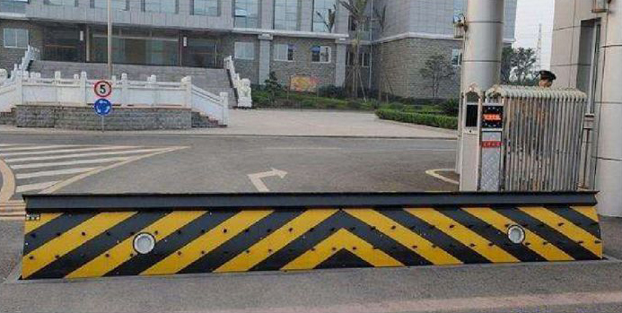 路障機(jī) - 中出網(wǎng)-智能出入口與停車充電門戶