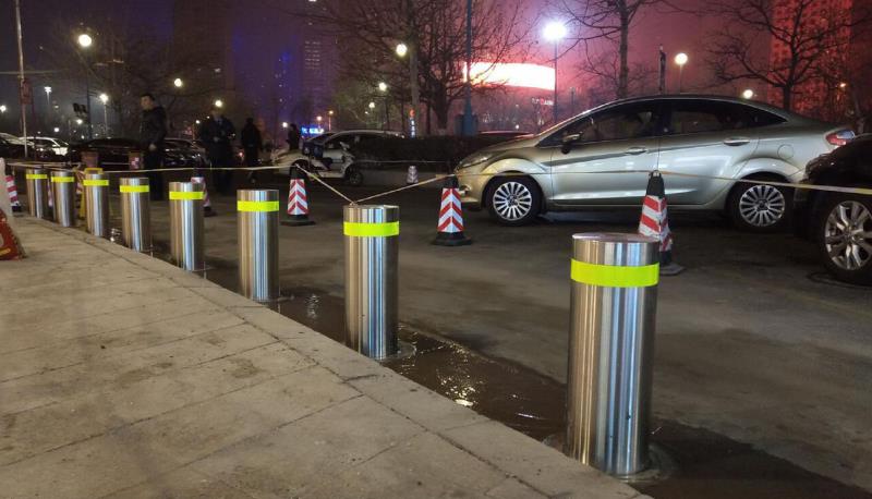 升降柱 - 中出網(wǎng)-智能出入口與停車充電門戶