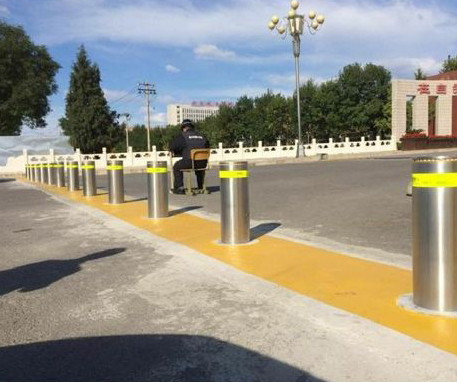 升降柱 - 中出網(wǎng)-智能出入口與停車充電門戶