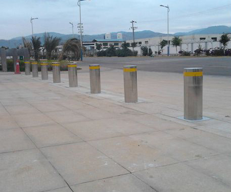 升降柱 - 中出網(wǎng)-智能出入口與停車充電門戶