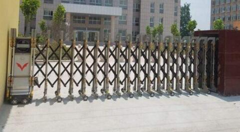 湖州出安智能伸縮門閃亮在浙江湖州森富機(jī)電有限責(zé)任公司大門口