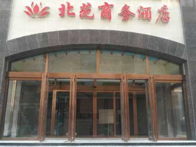 新鄉(xiāng)獲嘉北苑商務酒店自動門案例 - 中出網(wǎng)-智能出入口與停車充電門戶