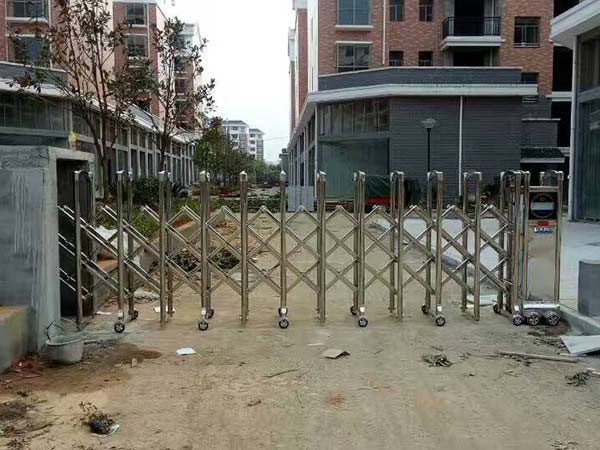 九江出安智能伸縮門進(jìn)駐九江修水縣太陽升鎮(zhèn)第三安置小區(qū)