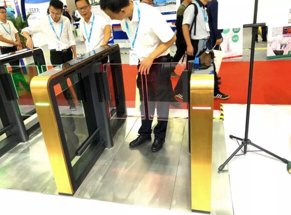 FJC-Z2688“凌雲(yún)”智能擺閘