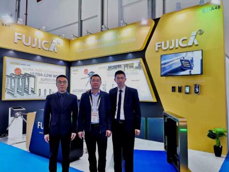 富士智能商務(wù)團(tuán)隊(duì)在展會(huì)現(xiàn)場(chǎng)