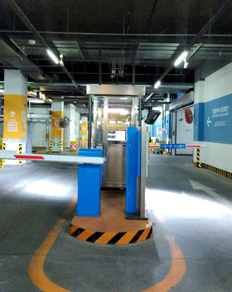 萬達(dá)廣場（停車場純車牌識(shí)別系統(tǒng)）工程案例 - 中出網(wǎng)-智能出入口與停車充電門戶