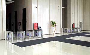 長沙楷林國際大廈通道閘案例 - 中出網(wǎng)-智能出入口與停車充電門戶