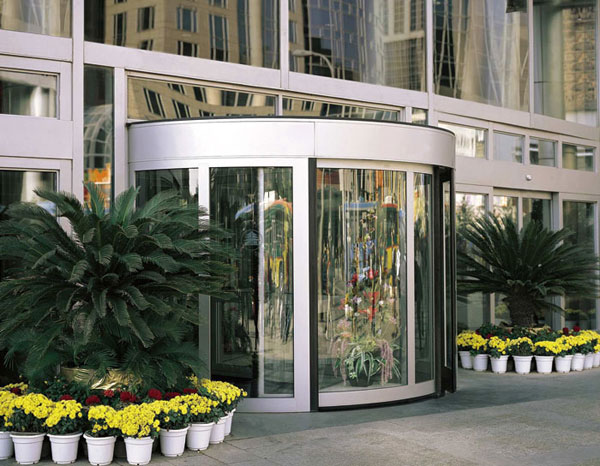 喜迎信陽出安智能旋轉(zhuǎn)門進(jìn)駐龍躍活力城