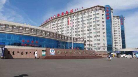 恭賀赤峰學(xué)院附屬醫(yī)院大門(mén)口安裝上赤峰出安智能電動(dòng)伸縮門(mén) 