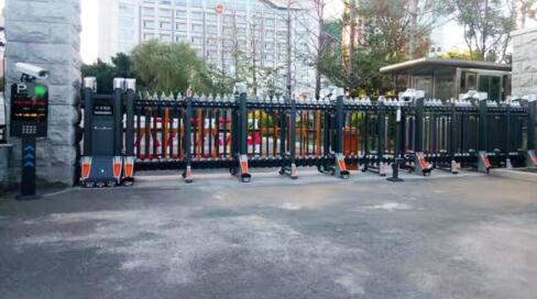 赤峰農(nóng)業(yè)銀行伸縮門(mén)案例 - 中出網(wǎng)-智能出入口與停車(chē)充電門(mén)戶(hù)