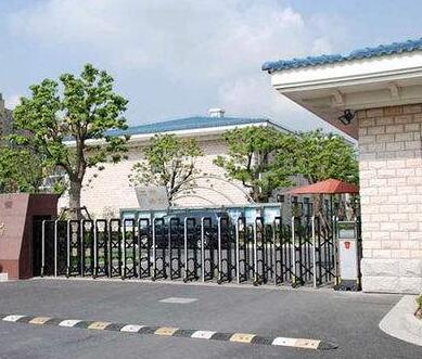 皓順茂成功安裝邢臺(tái)出安智能伸縮門