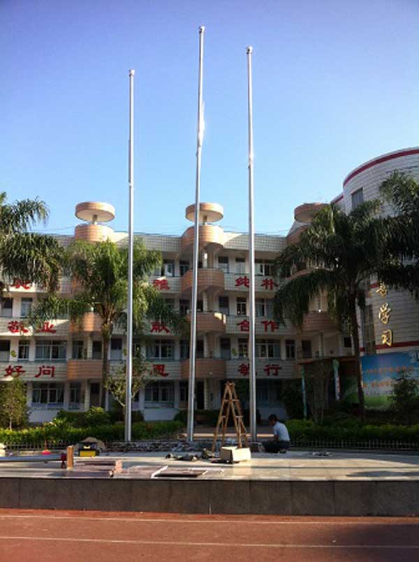 龍巖新羅區(qū)溪南小學錐形旗桿案例 - 中出網(wǎng)-智能出入口與停車充電門戶