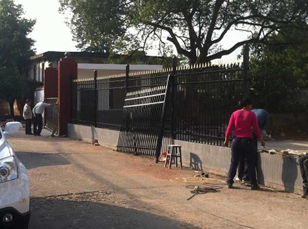 龍巖廟前錳礦公司圍墻護(hù)欄案例 - 中出網(wǎng)-智能出入口與停車充電門戶