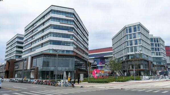 太原印象城占據(jù)南站門(mén)戶