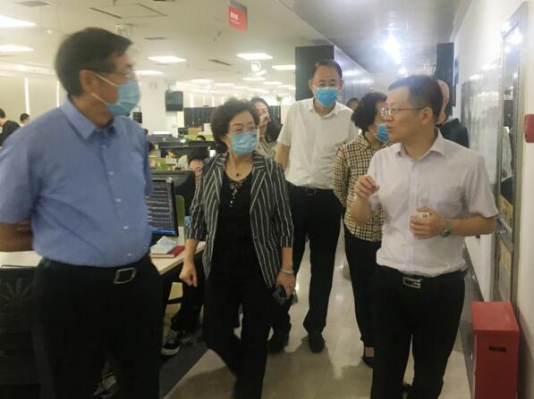 長春市政協(xié)領(lǐng)導(dǎo)與廈門市政協(xié)領(lǐng)導(dǎo)蒞臨科拓參觀考察 對(duì)科拓推動(dòng)智慧停車產(chǎn)業(yè)發(fā)展予以充分肯定